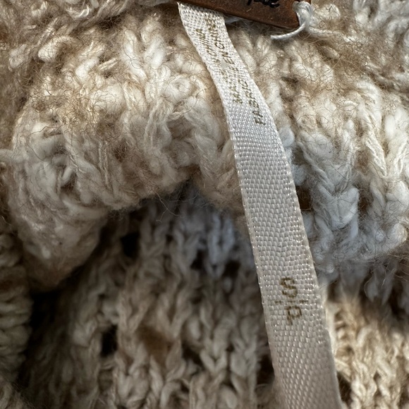 Free People Oversized Sz: S Cable Knit Chunky Cream Cardigan. Toggle Buttons. - Picture 8 of 16